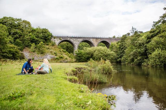 Hassop Station Apartment On The Monsal Trail Bakewell Esterno foto